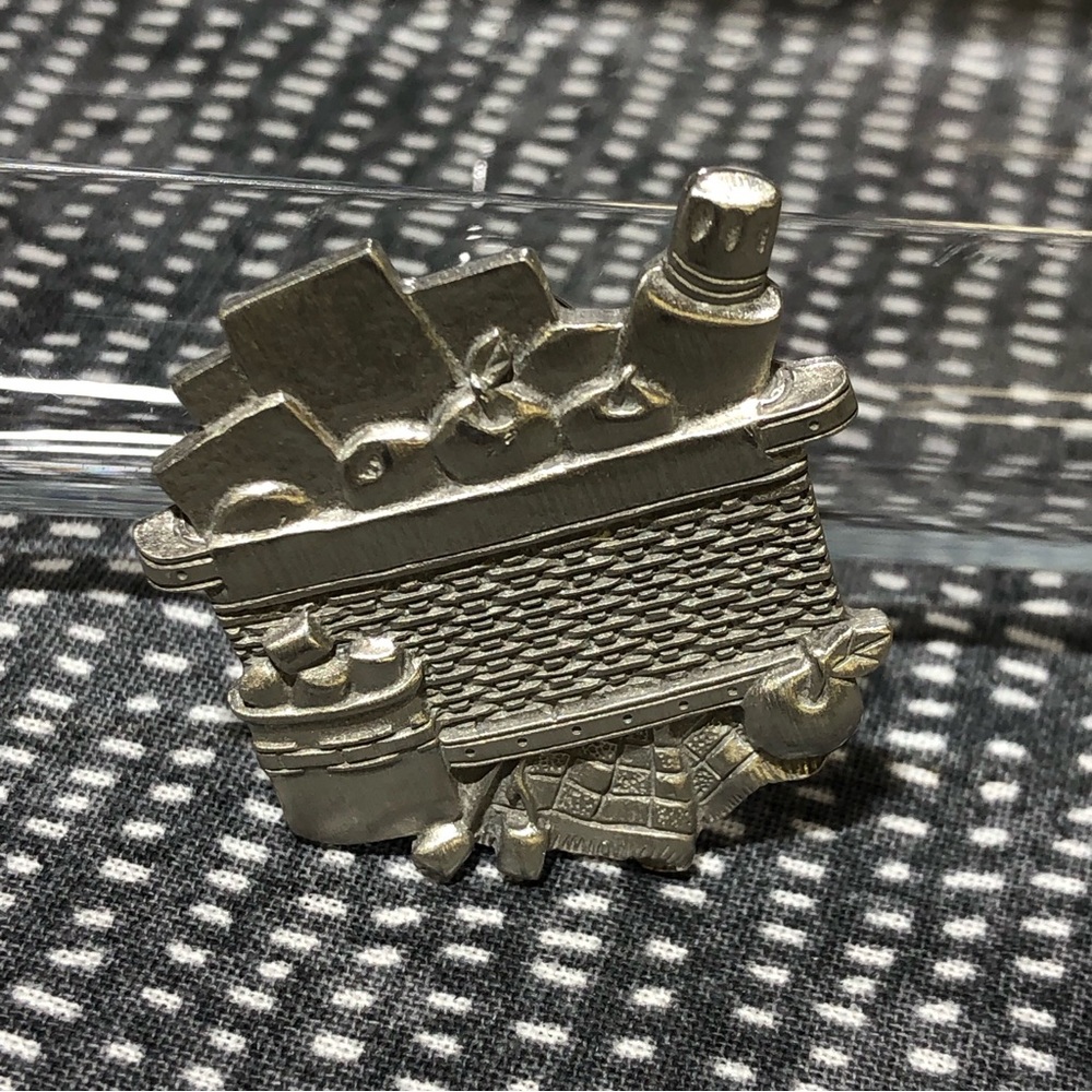 Longaberger Basket Pin - Picture 6 of 11